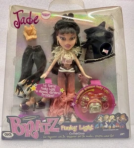 BRATZ BAMBOLA JADE MGA FUNKY LIGHT COLLECTION originale 2002 SCATOLA ROVINATA - Foto 1 di 4