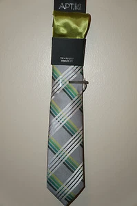 APT.9 Men's Green Plaid Tie, Pocket Square, & Silvertone Clip Set NWT Retail $34 - Picture 1 of 11