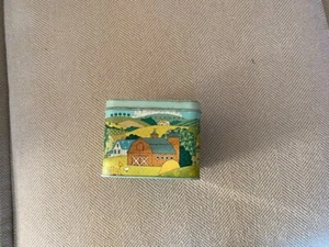 Vintage Potpourri Press Mini Tin Farm Scene Empty Container, 4in wide & 3in deep - Picture 1 of 7