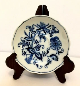 Blue Danube Japan Ceramic White and Blue Saucer 5.5" - Imagen 1 de 7