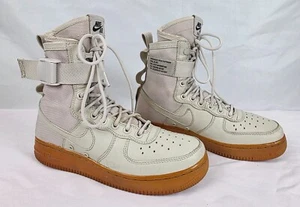 Nike SF Air Force 1 Light Bone Sneakers alte AF1 857872-004 scarpe donna 7 - Foto 1 di 12