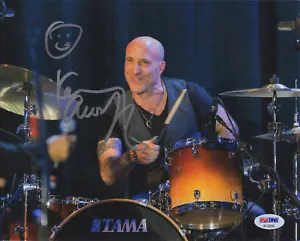 KENNY ARONOFF : JOHN MELLENCAMP ICONIC DRUMMER SIGNED IN-CONCERT PHOTO PSA - Foto 1 di 3