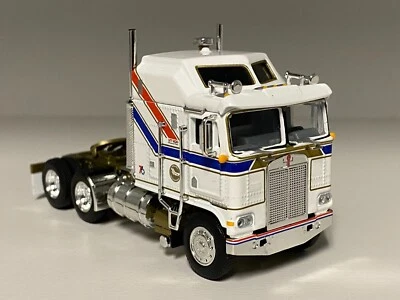 DCP 1/64 AZUL ROJO Y BLANCO KENWORTH K100 AERODYNE Foto 1 de 2