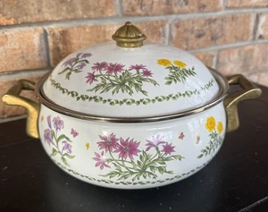 Olla vintage de esmalte floral con asas y tapa de latón - Utensilios de cocina botánicos - Imagen 1 de 11
