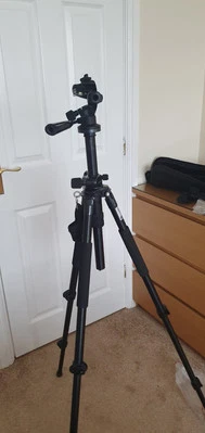 Giotto's MTL 9351B Aluminum Tripod with MH 5011 Head - Image 1 of 4