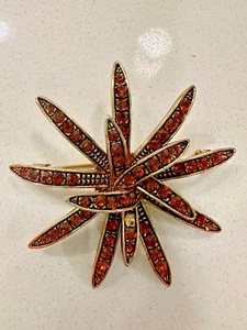 Broche prendedor vintage WM Flower Starburst rojo oscuro granate estrás núcleo de abuela - Imagen 1 de 5
