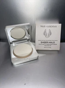 Polvo de tez mate de terciopelo halo transparente True + Luscious (marfil 01) - Imagen 1 de 6