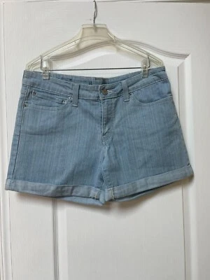 Pantalón corto de mezclilla a rayas azul claro Levi's para mujer con puño inferior talla 32 Foto 1 de 4