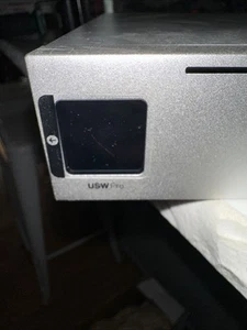 Commutateur Gigabit géré Ubiquiti UniFi 24 ports (USW-Pro-24) - Photo 1/3
