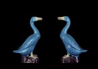 Ein Paar Chinesische Türkis Glasierte Porzellanfiguren von Gänsen , China 20. Jh