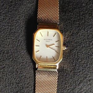 Vintage Bulova Accutron P1 Swiss Quartz 7411 Gold Toned Tested And Running!