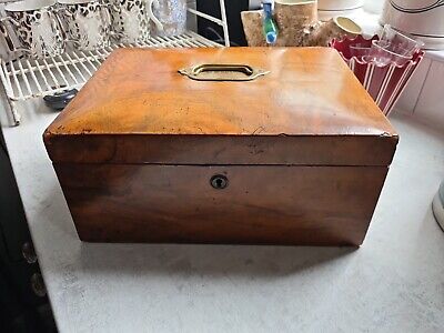 Vintage Wooden Work Box With Lock. • 18£