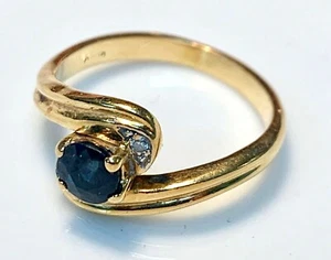 MAGNIFIQUE BAGUE OR 18 CARATS - SAPHIR ROND ET DIAMANTS 0.02 CARAT - 3,23 g - Imagen 1 de 3