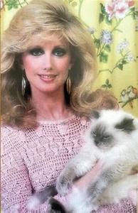 Morgan Fairchild & her Cat; Publ. Coral-Lee Personality; Postcard is Pristine - Picture 1 of 2