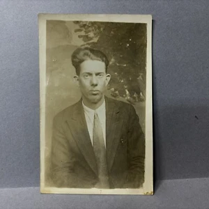 Postal RPPC Hombre en traje y corbata profesional de negocios principios de 1900 - Imagen 1 de 2