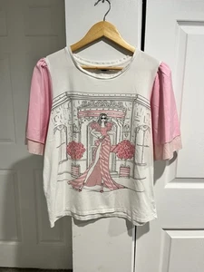 Love and Lace Mujer Talla S? Camiseta gráfica parisina mangas de organza abullonadas rosa - Imagen 1 de 9