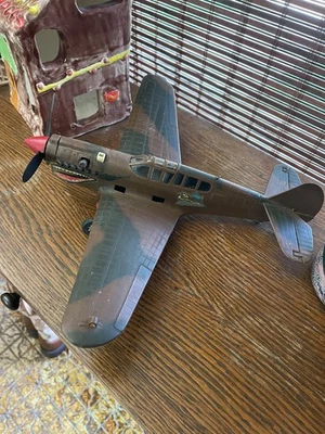 Testors P40 fly'em Model Airplane - Image 1 of 4