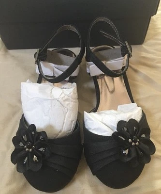 Kenneth Cole Belle 花黑色女孩凉鞋尺寸 10 EUR 27 全新带盒 (14) — 第 1/4 张图片