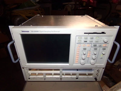 Tektronix TDS 8000B Digitizing Sampling Oscilloscope - Image 1 of 4