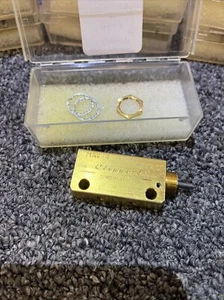 VÁLVULA DE VÁSTAGO DE 4 VÍAS CLIPPARD MAV-4 - Imagen 1 de 3