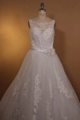 Vestido de novia alfred angelo, ajuste y acampanado, blanco, tul y encaje Foto 1 de 4