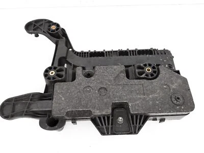 Bandeja base batería Volkswagen Passat 2009-2022 2,0 L 1K0-915-333-H Foto 1 de 4