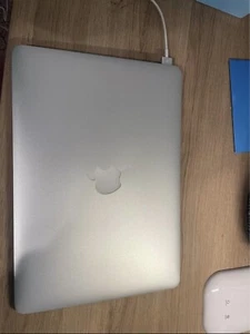 macbook air 2017 - Picture 1 of 9