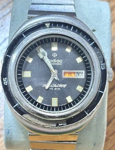 Herren Zodiac Quarzuhr 8 Zoll Armband fehlt ein Stück vom äußeren schwarzen Rand - Bild 1 von 4