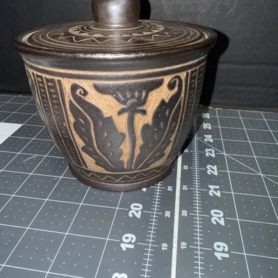 RARE~BUCKS COUNTY ARTIST~DEBORAH (DD)TINSMAN~2007~SIGNED Covered Jar 5x5 - Image 1 of 4