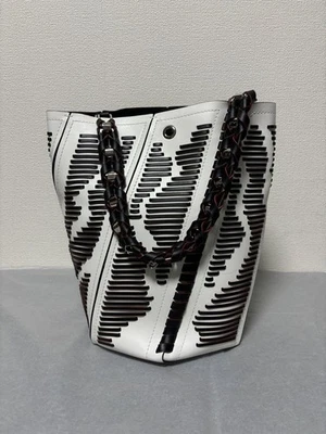 Bolso Cubo de Cuero Proenza Schouler Patrón Mango de Cadena Blanco Negro de Japón Foto 1 de 4