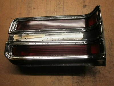Conjunto de luz trasera Buick Lesabre 1965 L.H. Foto 1 de 4