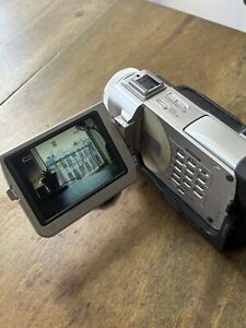 Sony HandyCam DCR-TRV11 MiniDV Camcorder