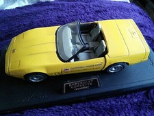 Chevrolet Corvette Roadster - 1/24 Scale 1990 - Diecast Model Car YELLOW 