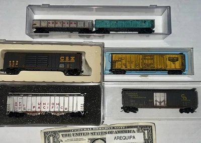 Lot of 6 Weathered N Scale train Box car Safeway, CSX, Hopper Union Pacific Old - Image 1 of 4
