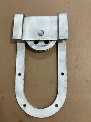 Rodillo de puerta de granero vintage con forma de herradura Foto 1 de 4