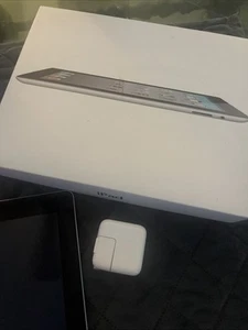 Apple iPad 2 A1395 16GB, Black/Gray, 9.7" WiFi - Picture 1 of 4