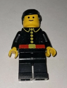 LEGO Legoland Firefighter Character Minifigure Minifig Set 6389 firec002 Vintage - Picture 1 of 2