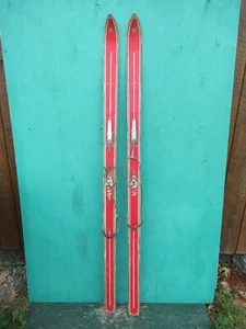 Vintage Holzski 67 Zoll lang GRESVIG Original ROT Oberfläche und Metallbindungen - Bild 1 von 3