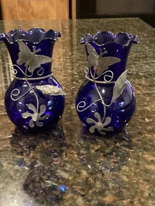 SET OF 2 VINTAGE COBALT BLUE GLASS VASE RUFFLE TOP WITH METAL BUTTERFLIES EUC - Picture 1 of 7