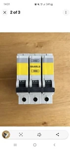 Square D QOE 32 Amp Type D MCB Circuit Breaker 3 Phase Pole - Picture 1 of 3