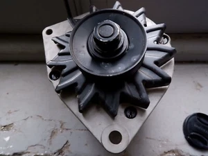 ALTERNATORE ORIGINALE BOSCH Alfa Romeo Alfetta 75 SPIDER GTV 60521715 - Imagen 1 de 4