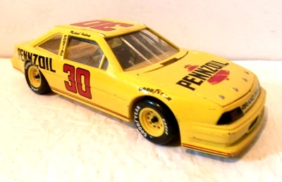 Revell 1:24 #30 Michael Waltrip 1991 Grand Prix Penzoil - Image 1 of 4