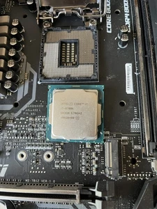 Procesor Intel Core i7-8700K (3,7 GHz, 6 rdzeni, LGA 1151) - SR3QR - Zdjęcie 1 z 5