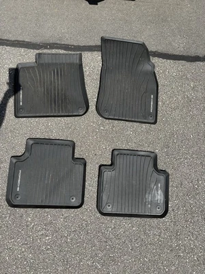 Alfombrillas Porsche para todo tipo de clima para modelos Cayenne 2019-2025 Foto 1 de 3