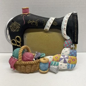 VTG ADORABLE Texture 3D - Singer Sewing Machine Yarn Thread - Picture Frame - Picture 1 of 14