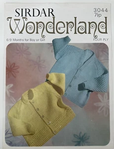 Baby Mädchen + Jungen Struktur Strickjacke STRICKMUSTER V+Rundhals Sirdar 3044 - Bild 1 von 6