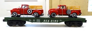 RAIL KING MTH READING FLAT CAR W/ (2) 3100 PICKUP W/ STAKE BED / FEDEX FS - Picture 1 of 22