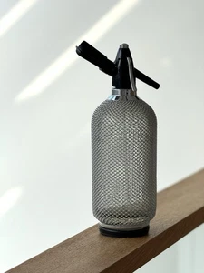 Großer Vintage Art Deco Stil Mesh Soda Siphon - Bild 1 von 14