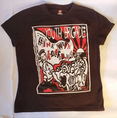 Fregadero Brigada Juvenil Con Camisa LG Kalifornija Para Mujer, Hanes Nano-T, Negro Punk Foto 1 de 4