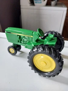 John Deere 1/32 Narrow Front End Green Farm Tractor #2803 SF - Picture 1 of 13